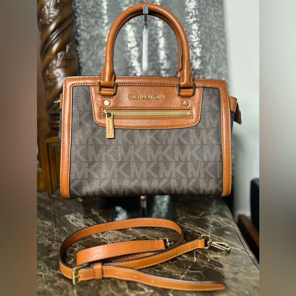 Michael Kors: Medium Selma Satchel Tote Bag in Signature Brown Logo